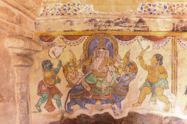 Thanjavur Büyük Tapınağı, duvar resimleri, Maratha resimleri, Chola mimarisi.