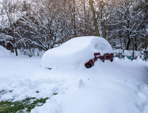 Clearing the car from a large amount of snow