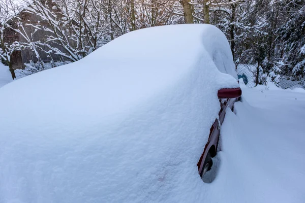 車の雪の除去 大きな吹雪 — ストック写真
