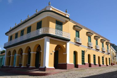 Trinidad 'ın belediye binasında sarı bina