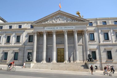 Madrid 'deki Milletvekilleri Sarayı cephesi