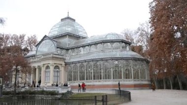 Madrid 'in El Retiro parkındaki kristal saray