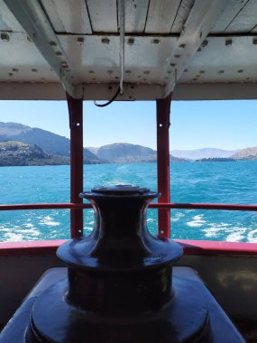 Deniz manzarası ve tekne.