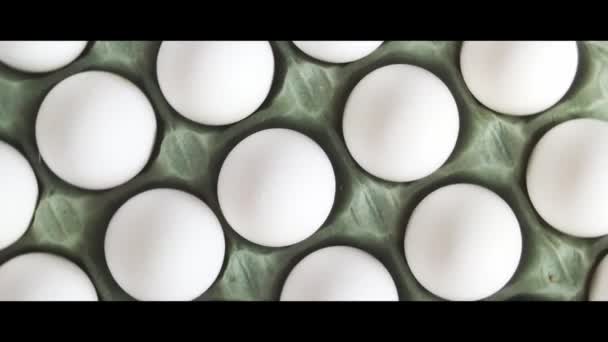 Білі Яйця Ротаційний Дріб Курячі Білі Свіжі Сирі Яйця Яєчній — стокове відео