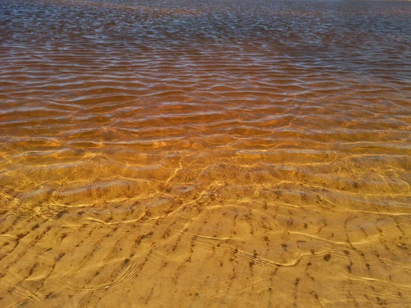 Oberfläche Des Goldenen Flusswassers Wassertextur Transparentes Goldenes Wasser — Stockfoto