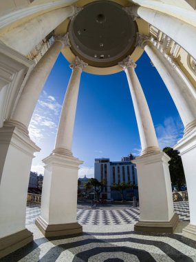 ILHEUS, BAHIA / BREZİL - 27 Mayıs 2023. Güney Bahia 'daki Ilheus şehrinin tarihi merkezindeki Sao Sebastiao katedralinin mimari detayları..