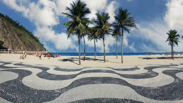 Famosa Praia Copacabana Com Calçada Mosaico Preto Branco Rio Janeiro — Fotografia de Stock