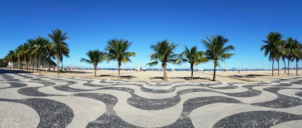 Famosa Praia Copacabana Com Calçada Mosaico Preto Branco Rio Janeiro — Fotografia de Stock