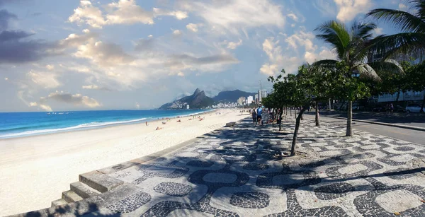 Praia Ipanema Com Calçada Mosaico Preto Branco Rio Janeiro Brasil — Fotografia de Stock