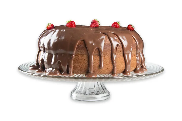 自家製のチョコレートケーキとアイシングとイチゴ ホワイトバック — ストック写真