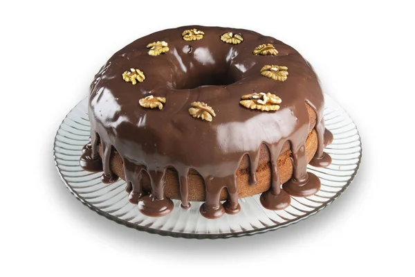 自家製のチョコレートケーキとアイシングとナッツ ホワイトバック — ストック写真