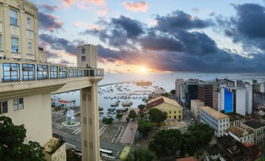 Salvador Bahia Brezilya 'daki Lacerda Asansörü.