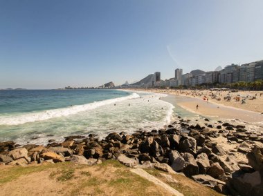 Rio de Janeiro Brezilya 'daki Leme plajı ve Copacabana manzarası.