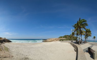 Rio de Janeiro Brezilya 'daki Praia do Diabo ve Arpoador' un panoramik manzarası.