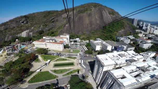브라질 리우데자네이루의 등반하는 케이블카 — 비디오