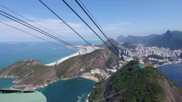 ブラジルのリオデジャネイロのシュガーローフ山頂からの街のパノラマビュー — ストック動画