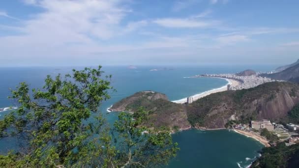 从巴西里约热内卢的Sugar Loaf山顶俯瞰全市的全景 — 图库视频影像