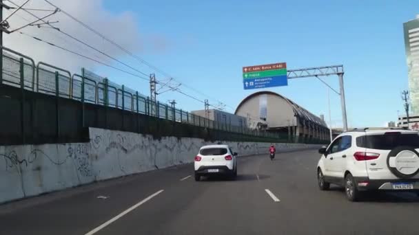 サルバドール バハイア ブラジル 7月03日 2023 サルバドールバハイアブラジルのアヴェニア パルメルに沿って運転する交通ビデオ — ストック動画