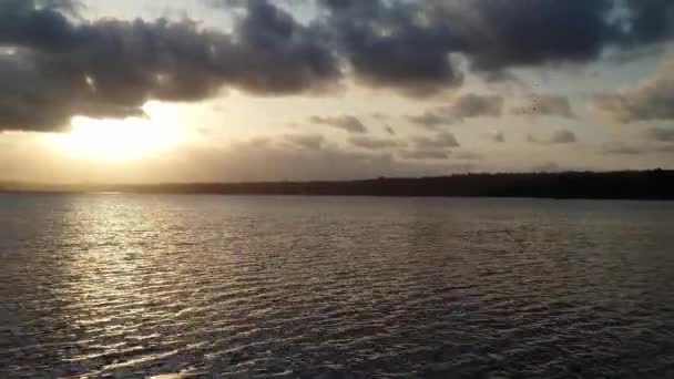 Kameran Rör Sig Genom Vattnet Lagoa Encantada Vid Solnedgången Ilheus — Stockvideo