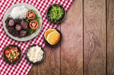 Geleneksel Brezilya feijoada 'sı ahşap bir geçmişi var..