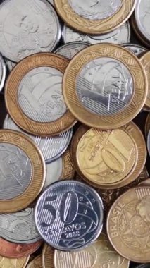 Brezilya gerçek sikkeleri yakından dönüyor