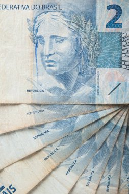 Brezilya 2 'nin yakın plan çekimleri gerçek banknotlar halinde yayıldı. Maliye, ekonomi ve döviz kuru