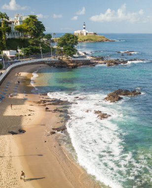 Barra Sahili, Farol da Barra deniz feneri ve Salvador Bahia Brezilya 'da turkuaz deniz..