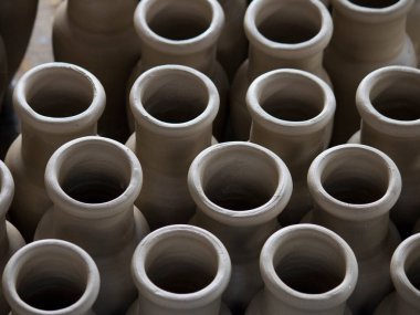 İşlenmemiş kil çömlek deseni.