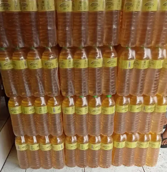 Yemek yağı tüketicilere dağıtılmaya hazır.