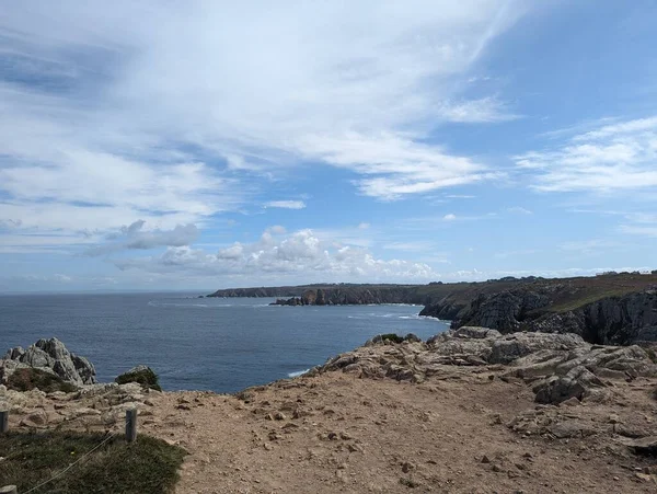 Bretonse Kustlijn Onthult Schilderachtige Schoonheid Met Rotsachtige Kliffen Serene Oceaan — Stockfoto