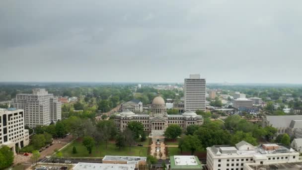 Mississippi Capitol Building Downtown Jackson Aerial View Drone Footage Circlind — Stock Video