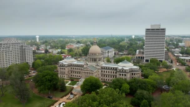 Mississippi Capitol Building Downtown Jackson Aerial View Inglês Drone Filmagem — Vídeo de Stock