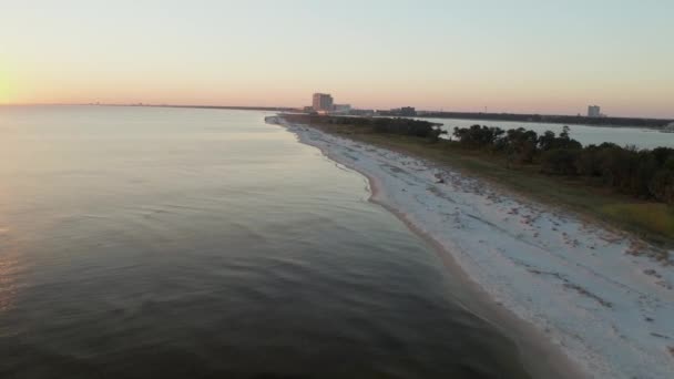 Widok Lotu Ptaka Wyspę Jelenia Wybrzeży Zatoki Mississippi Zachodzie Słońca — Wideo stockowe