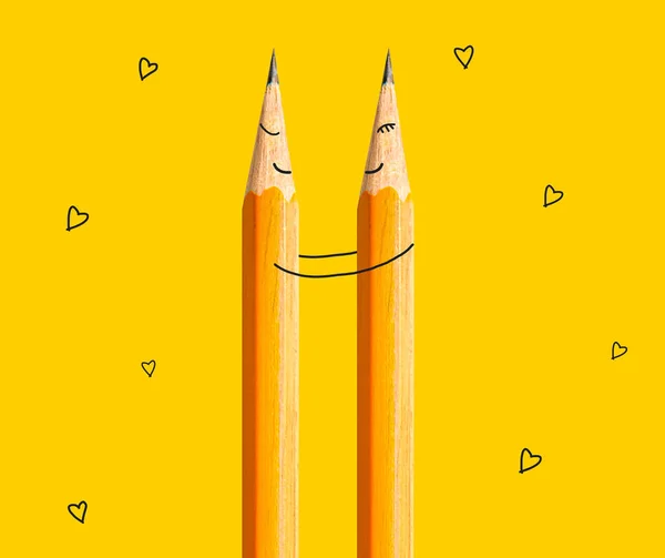 Couple Heureux Fait Crayons Avec Sourire Peint Câlin Concept Amour — Photo