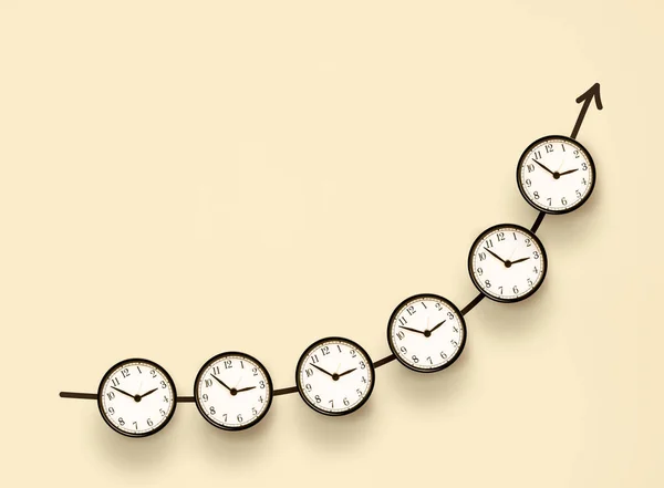 Croissance Succès Des Entreprises Augmenter Concept Beaucoup Horloges Avec Flèche — Photo