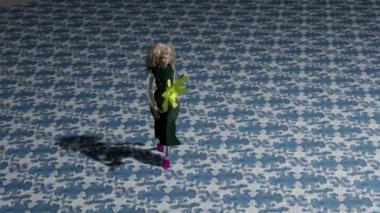 Simulation of a fashion-show with nice hairstyle and interesting dress.