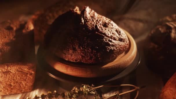Fresh Sliced Black Rye Bread Tray Close Slices Healthy Black — 비디오