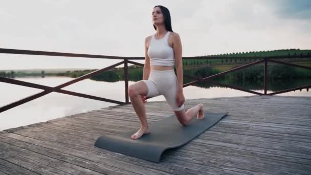 Young Woman Practicing Yoga Nature Sunset Active Meditation Relax Concept — Stok video