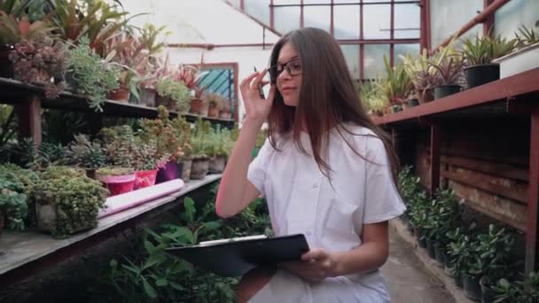 Woman Biologist Examines Growth Production Plants Greenhouse Biologist Working Creation — Video Stock