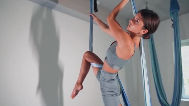 Attractive Sexy Girl Doing Sports Flying Air Stretch Fabric Airo — Stockvideo