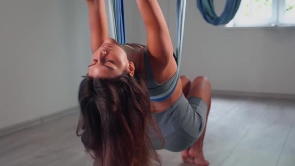 Attractive Sexy Girl Doing Sports Flying Air Stretch Fabric Airo — Stok Video