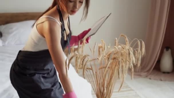 Cleaning Service Woman Worker Cleaning Living Room Home Beautiful Young — Video