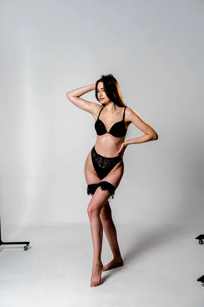 Menina Sexy Lingerie Preta Posando Estúdio — Fotografia de Stock