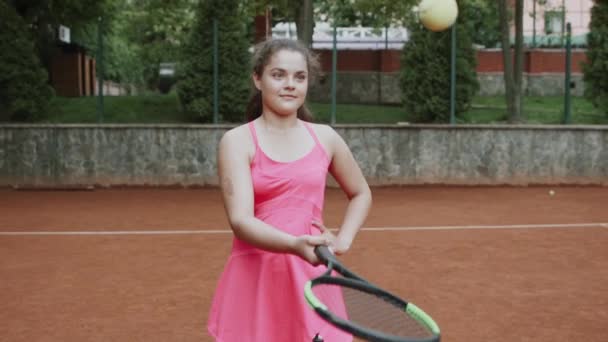 Tenis Kortu Tenis Oynayarak Sporcumuz Yardımcı Koç — Stok video