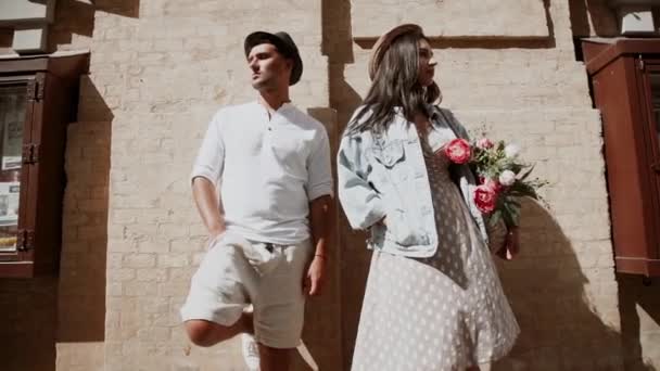 Happy Couple Voyage Vacances Plaisirs Touristes Ville Amour Baiser Style — Video