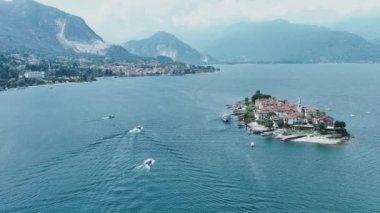 Isola Bella 'nın havadan görünüşü, Isole Borromee takımadaları, Lak.Drone shot Maggiore, İtalya