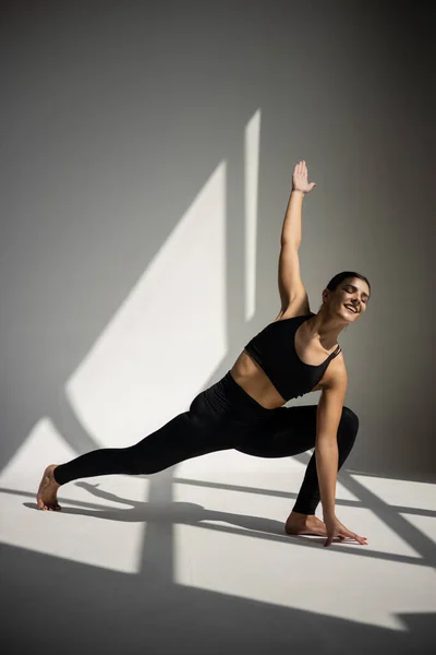 Woman Doing Yoga Exercises Yoga Fitness Concept — Stock Photo, Image