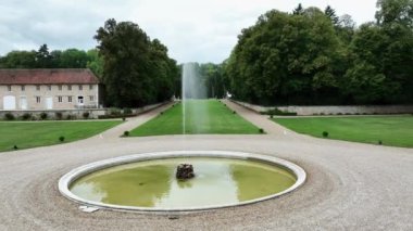 Baronville Şatosu. Fransa 'daki Eure-et-Loir Bölümü' ndeki Baronville Kalesi 'nin havadan görünüşü.
