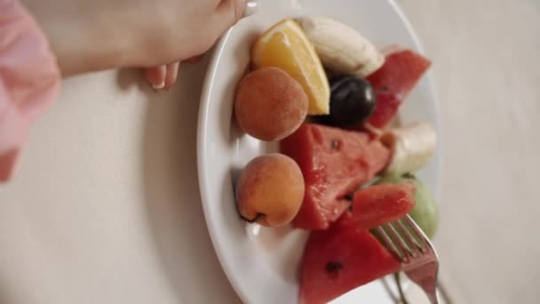Zakochana Para Śniadanie Rano Restauracji Linii Bufetowej Śniadanie Hotelu Pojęcie — Wideo stockowe