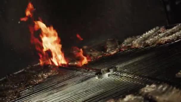 リブは火に焼かれた Bbqコンセプト4K — ストック動画